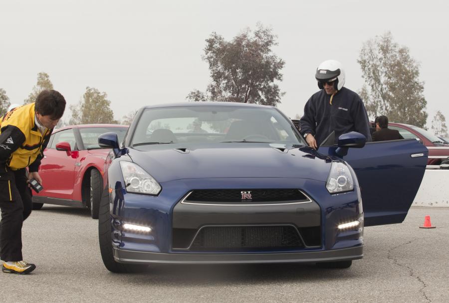  Nissan GT-R 2012 года  (US) (фото 35 из 74)